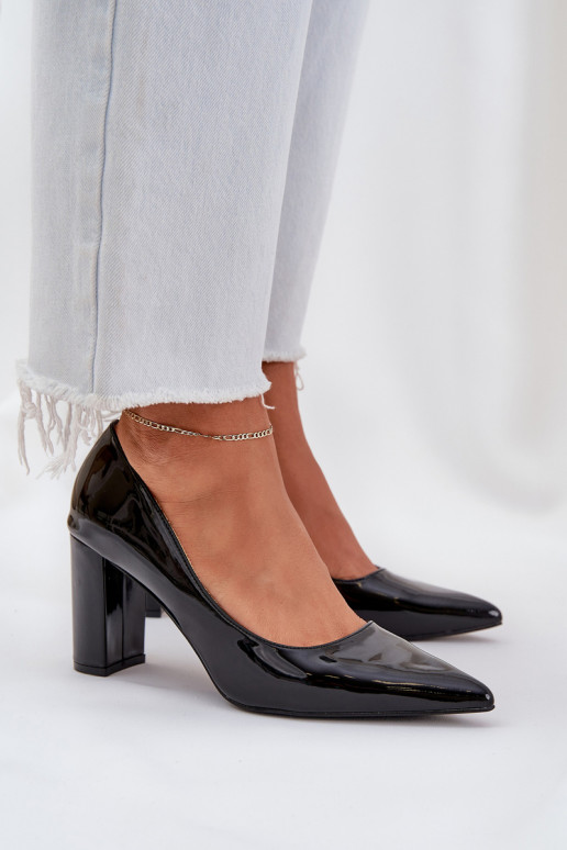Schwarze Schuhe mit Lackeffekt auf dem Block Kilanne