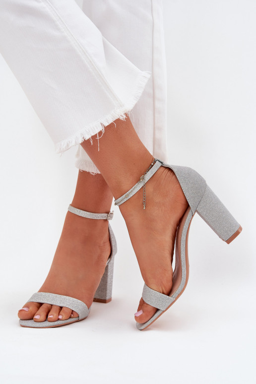 Damen Sandalen mit hohen Absätzen und Glanz in Silber Kavina