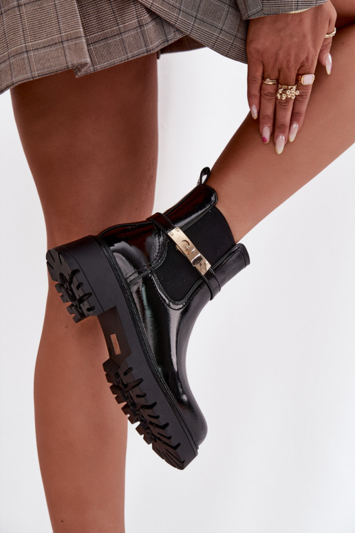 Stylische isolierte Stiefeletten mit Lackeffekt und verzierten Absätzen in Schwarz Vivessa