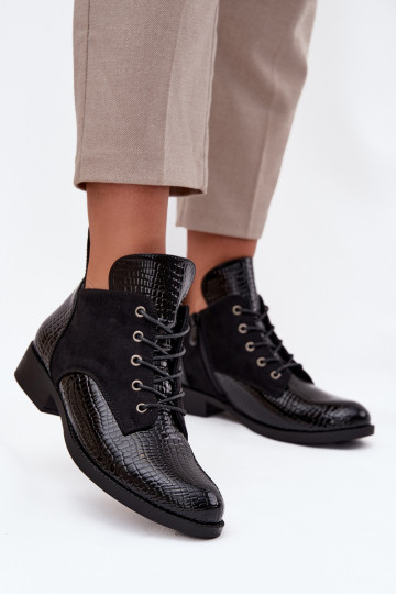 Schwarze Damen-Stiefeletten mit Lackeffekt und aufwendigen Prägungen Vinceza 16477 2