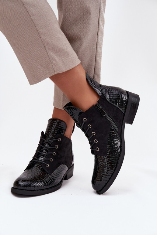 Schwarze Damen-Stiefeletten mit Lackeffekt und aufwendigen Prägungen Vinceza 16477