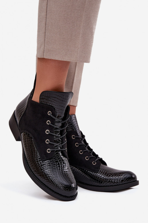 Schwarze Damen-Stiefeletten mit Lackeffekt und aufwendigen Prägungen Vinceza 16477