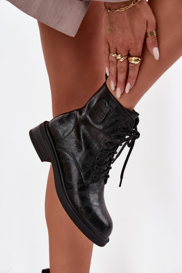 Schwarze Stiefeletten aus Kunstleder für Damen mit dekorativen Details Tai turiciejka K7180-01 2