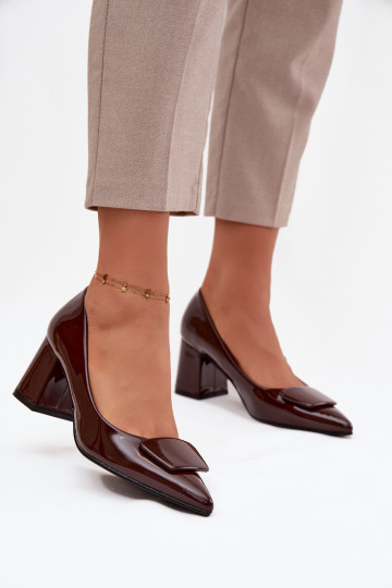 Lackeffekt-Schuhe mit Absätzen und Ornamenten CzekoladoĮe Isoline 2
