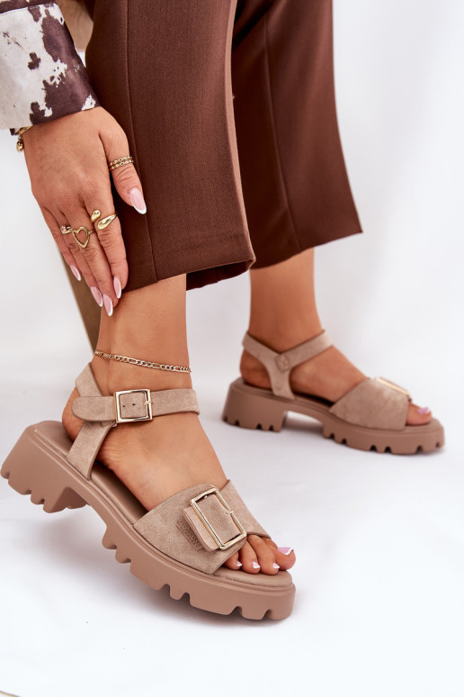 Damen Sandalen aus Kunstveloursleder mit Schnallen in Sand Gofielle