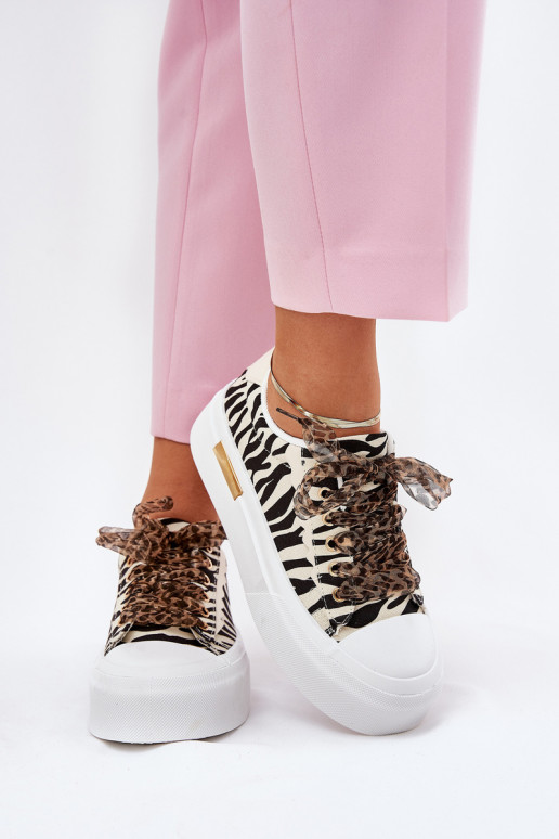 Freizeitschuhe mit Plattform und dekorativen Schnürsenkeln in Schwarz und Sand Zidora