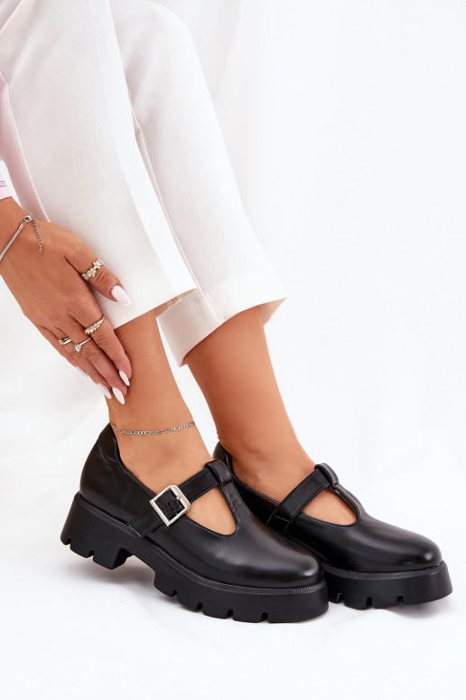 Schwarze Damenschuhe mit Schnallen auf der Plattform Venda
