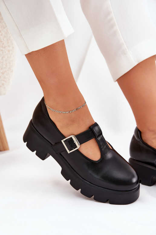 Schwarze Damenschuhe mit Schnallen auf der Plattform Venda