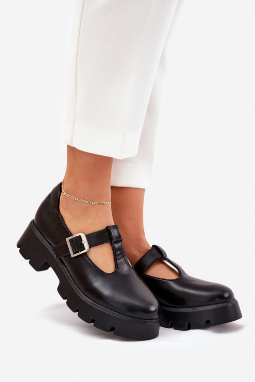 Schwarze Damenschuhe mit Schnallen auf der Plattform Venda