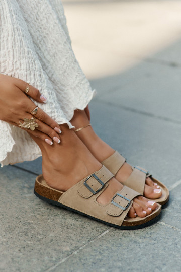 Damenhausschuhe mit Schnallen mit einer Plattform Beige Galurena