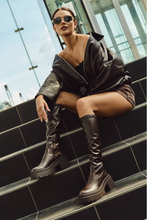 Damen kniehohe Stiefel auf massiven Absätzen und Plattform in braun Florinne