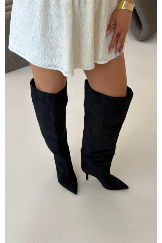 Slip-On Damenkniehohe Stiefel mit dünnen Absätzen in schwarzer Corly