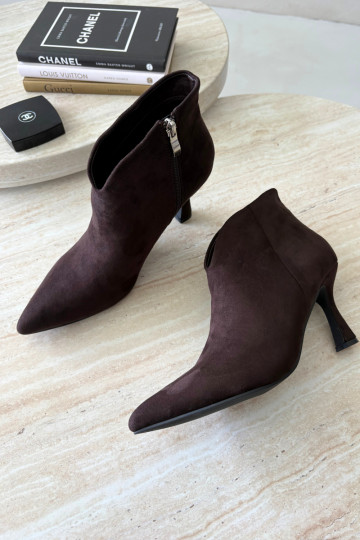 Damen Stiefeletten auf schmalem Absatz mit spitzem Zehen in schokoladenfarbener Bessia