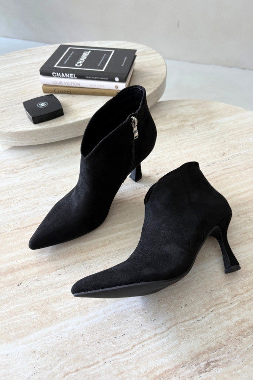 Damen Stiefeletten auf schmalem Absatz mit spitzem Zehen in schwarzer Bessia