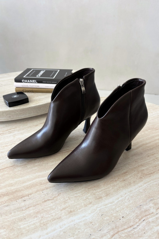 Damen Stiefeletten auf schmalem Absatz mit spitzem Zehen in dunkelbrauner Bessia