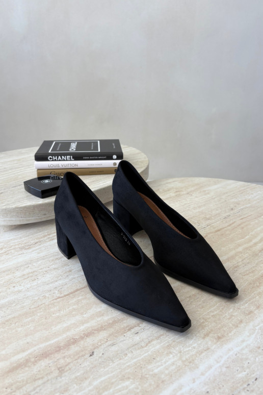 Schuhe mit spitzem Zehen und quadratischen Absätzen in schwarzer Lavisa