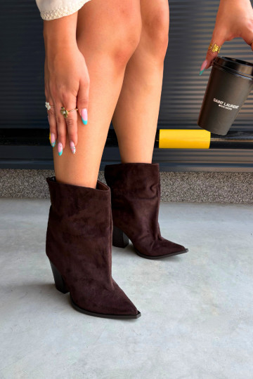 Damen Stiefeletten mit spitzem Vorderteil in Schokoladenfarbe Hileta