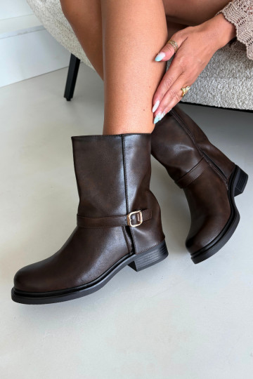 Isolierte Damen Stiefeletten mit Schnallen in Schokoladenfarbe Corley