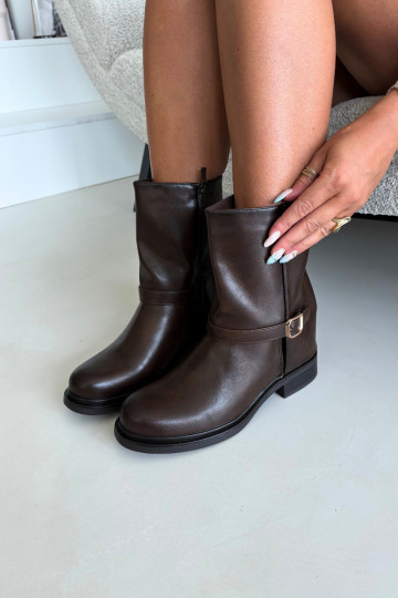 Isolierte Damen Stiefeletten mit Schnallen in Schokoladenfarbe Corley 2