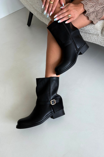 Isolierte Damen Stiefeletten mit Schnallen in schwarzer Farbe Corley