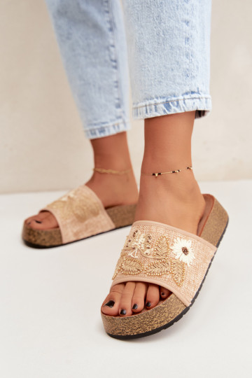 Sandfarbene Damen-Platform-Slipper mit Dekoration Ledina 2