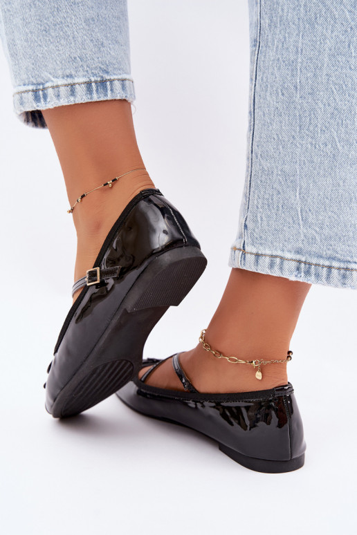 Schwarze lackierte Ballerinas mit Bändern Kokardką