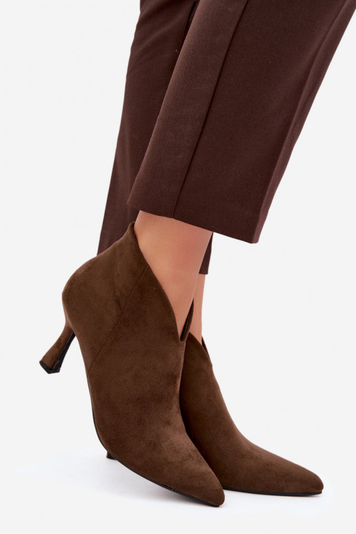 Damen Stiefeletten auf schmalem Absatz mit spitzem Zehen in khakifarbener Bessia