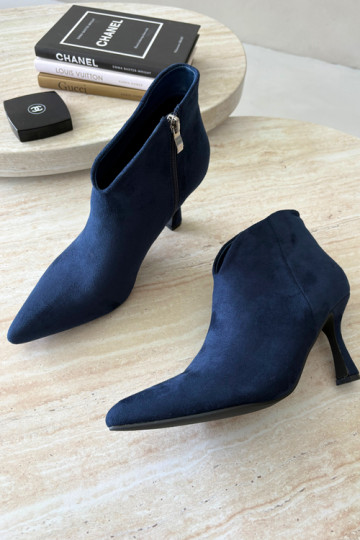 Damen Stiefeletten auf schmalem Absatz mit spitzem Zehen in dunkelblauer Bessia 2