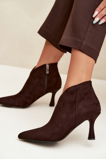 Damen Stiefeletten auf schmalem Absatz mit spitzem Zehen in schokoladenfarbener Bessia