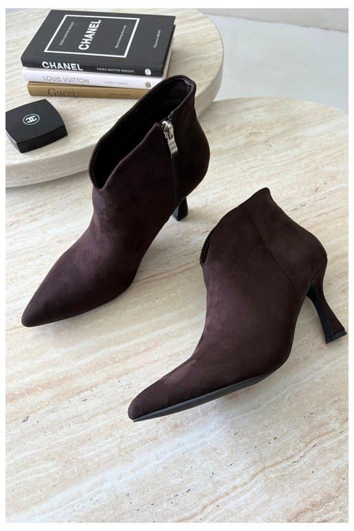Damen Stiefeletten auf schmalem Absatz mit spitzem Zehen in schokoladenfarbener Bessia
