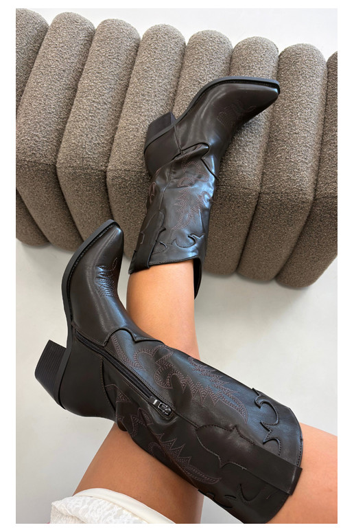 Knöchelhohe Cowboy-Stiefel mit Absätzen aus schokoladenfarbenem Kunstleder Jarissa