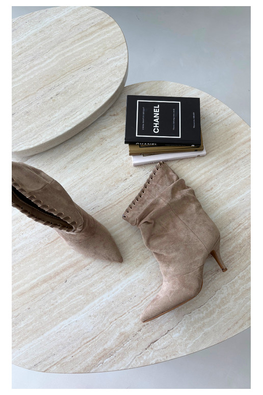 Falten ankle boots mit dünnen Absätzen in sandfarbener Herella