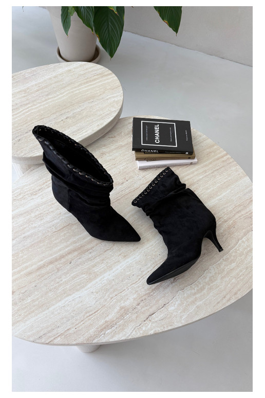 Falten ankle boots mit dünnen Absätzen in schwarzer Herella
