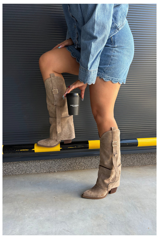 Damen Overknee-Stiefel mit Absätzen, Rüschen und Schnallen in sandfarbener Caster