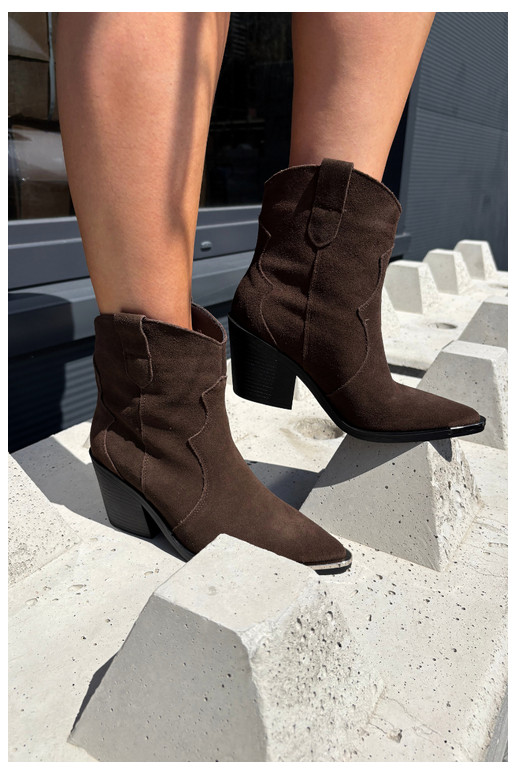 Schokoladenfarbene Wildleder-Cowboystiefel mit Isolierung und Absätzen Pelsa