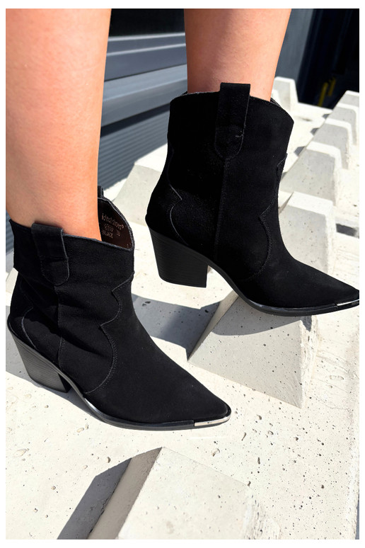 Schwarze Wildleder-Cowboystiefel mit Isolierung und Absätzen Pelsa