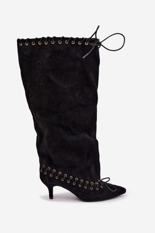 Stiefel bis zum Knie mit mittelhohem Absatz aus Kunstveloursleder mit dekorativen Schnürsenkeln in schwarzer Farbe Juletta