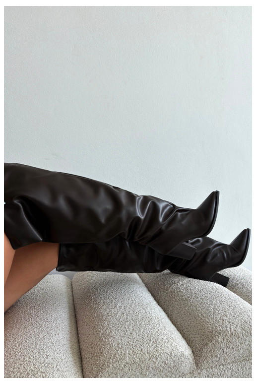 Damen lange Stiefel mit Absatz im Slipper-Stil aus schokoladenfarbenem Kunstleder Anica