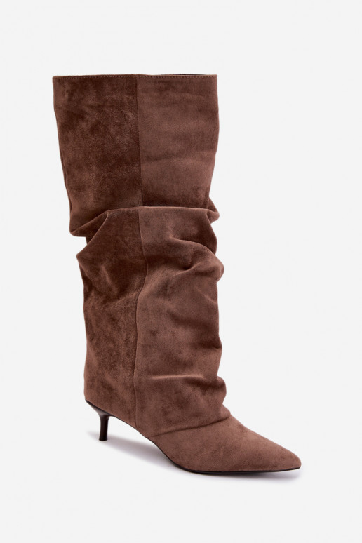 Khakifarbene zerknitterte Knöchelhohe Stiefel mit Kitten-Heel aus Wildleder LoĮen