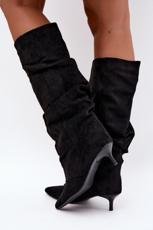 Schwarze zerknitterte Knöchelhohe Stiefel mit Kitten-Heel aus Wildleder LoĮen