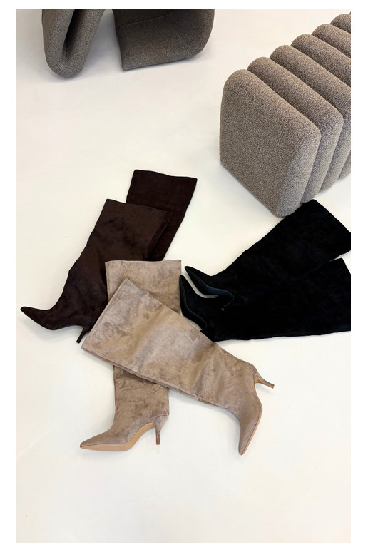 Slip-On Damenkniehohe Stiefel mit dünnen Absätzen in schokoladenfarbener Corly