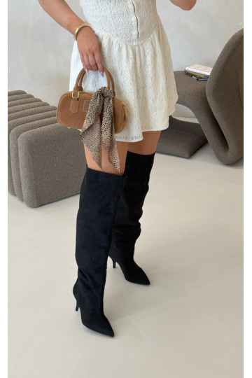 Slip-On Damenkniehohe Stiefel mit dünnen Absätzen in schwarzer Corly