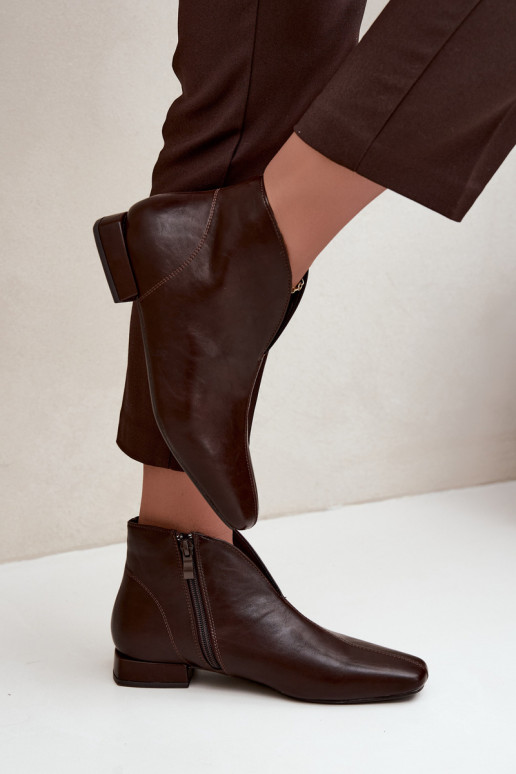Dunkelbraune niedrige Stiefeletten Cut Out mit breiten Absätzen aus Kunstleder Canella