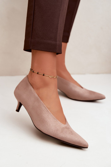 Sandfarbene Wildlederschuhe mit Kitten Heel Nuretta