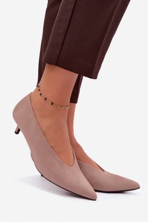 Sandfarbene Wildlederschuhe mit Kitten Heel Nuretta