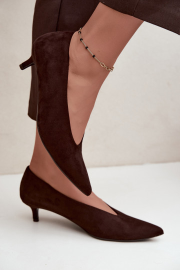 Schokoladenfarbene Wildlederschuhe mit Kitten Heel Nuretta 2