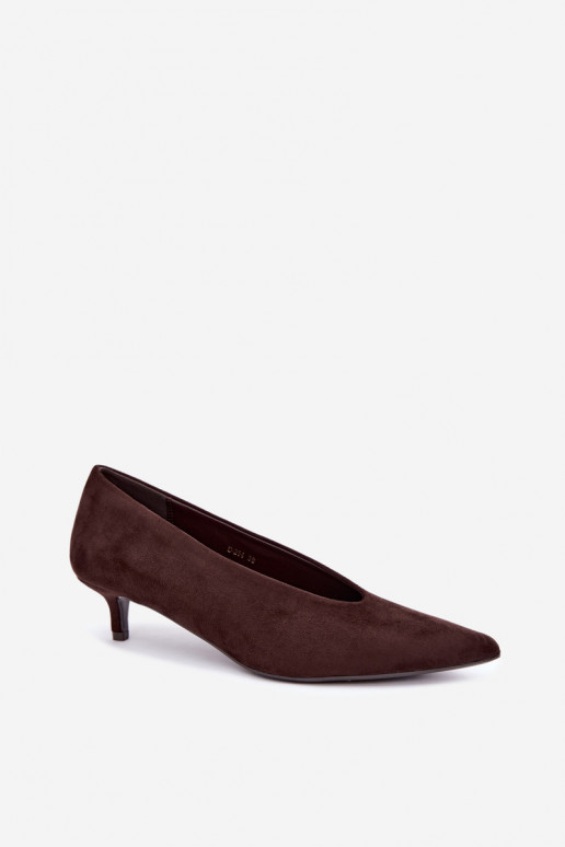 Schokoladenfarbene Wildlederschuhe mit Kitten Heel Nuretta