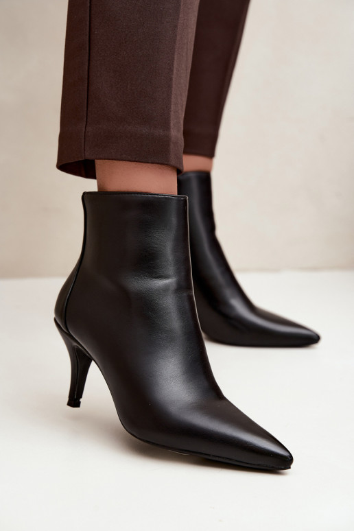 Schwarze Stiefeletten mit schmalen Absätzen und spitzen Zehen aus Kunstleder Niretta