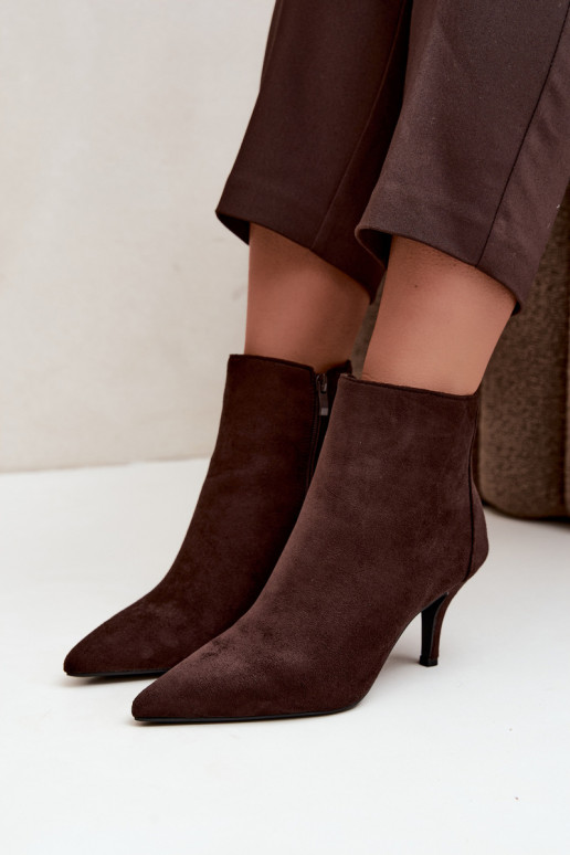 Schokoladenfarbene Kunstveloursleder Stiefeletten mit spitzen Absätzen Niretta