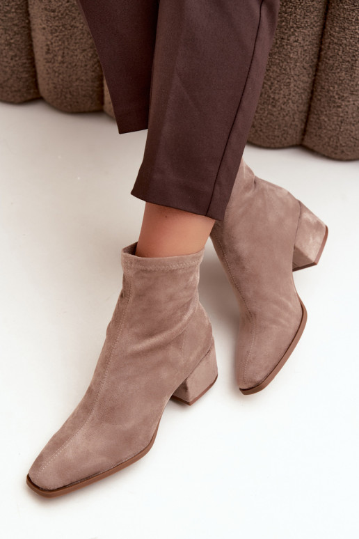 Damen Stiefeletten mit Absatz Typ Klocek in Khakifarbe Rosley